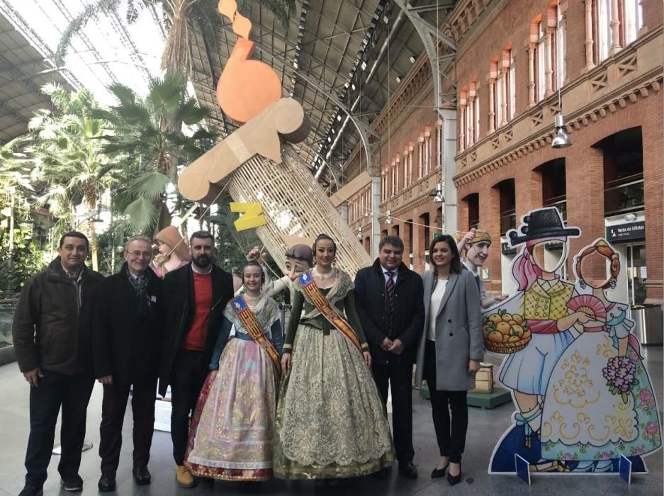 Las falleras mayores de València, Pere Fuset y Sandra Gómez, en Atocha.