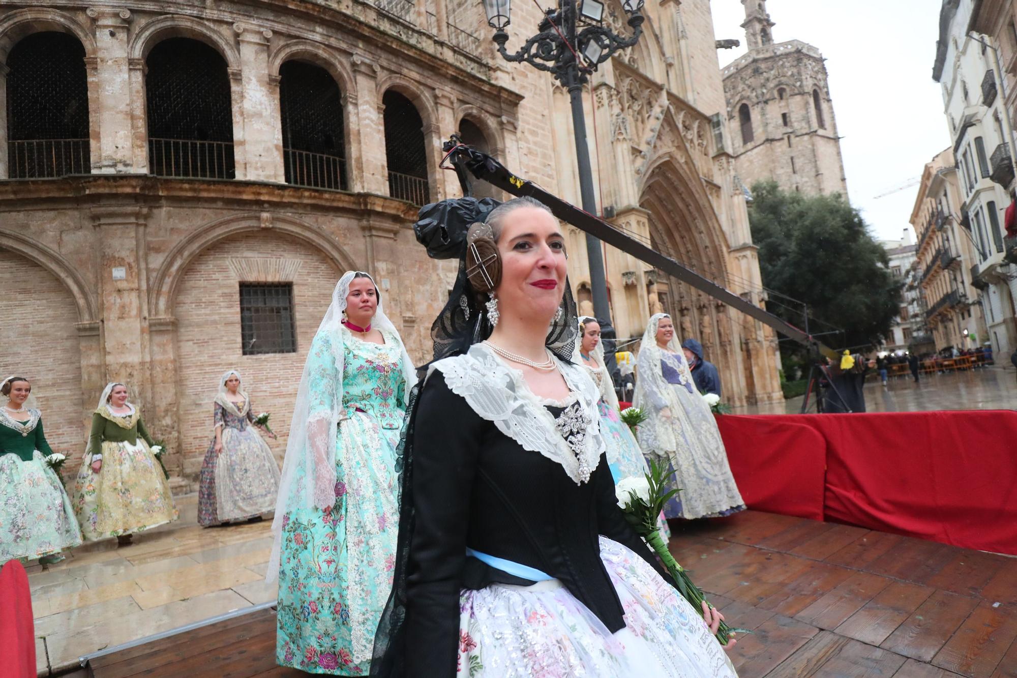 Búscate en el primer día de ofrenda por la calle de la Paz (entre las 17:00 a las 18:00 horas)