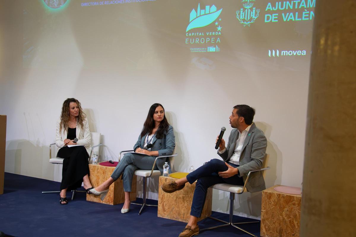 Silvia Tomás, Elena Ayllón y Antonio García en la mesa sobre capital verde europea