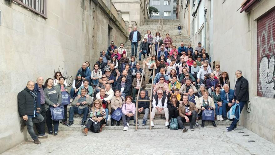 El centenar de moralejanos posa en las calles de Orense durante su visita del fin de semana. | Cedida