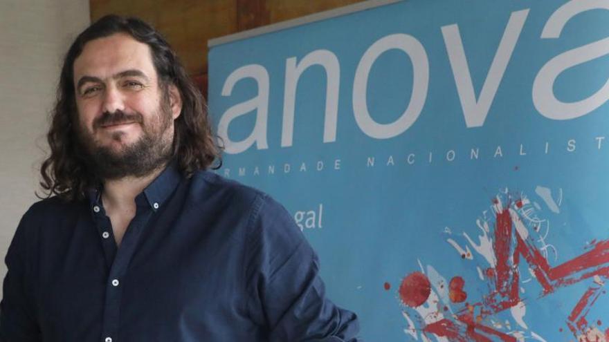 El portavoz de Anova, Antón Sánchez, ayer, en Santiago.