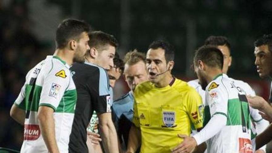 Velasco Carballo, durante el Elche-Celta.