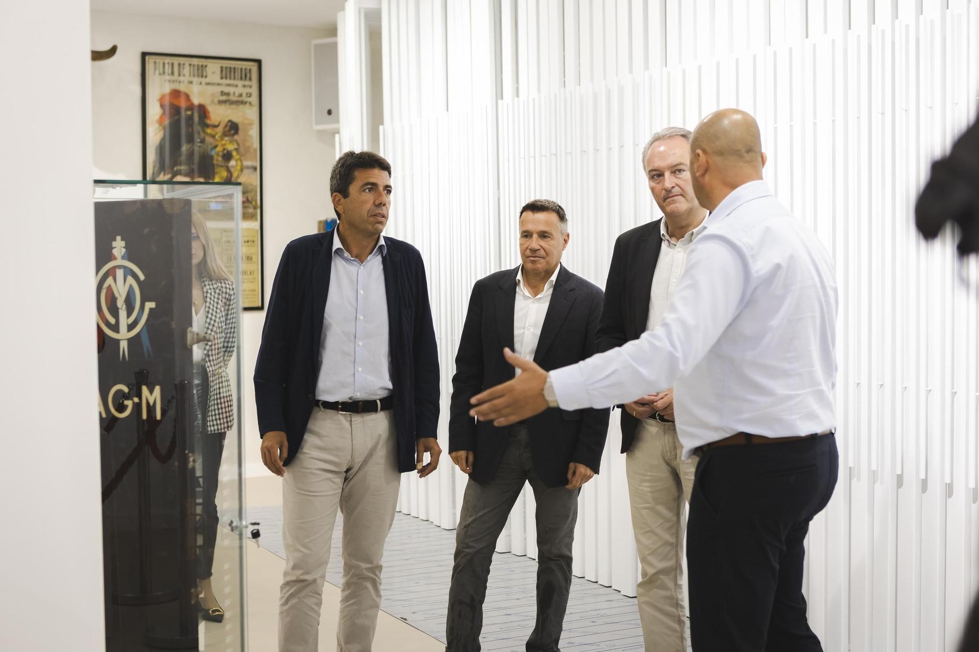 Visita de Mazón, Fabra y Monferrer al Museu del Bou de Burriana