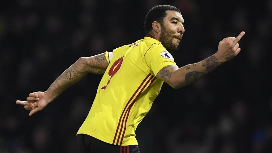 Deeney, del Watford, denuncia amenazas a su hijo por negarse a entrenar