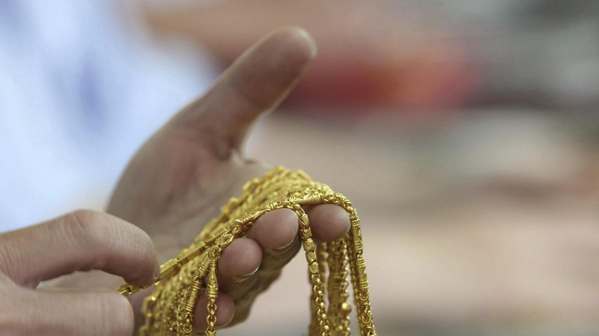Imagen de recurso de varias cadenas de oro.