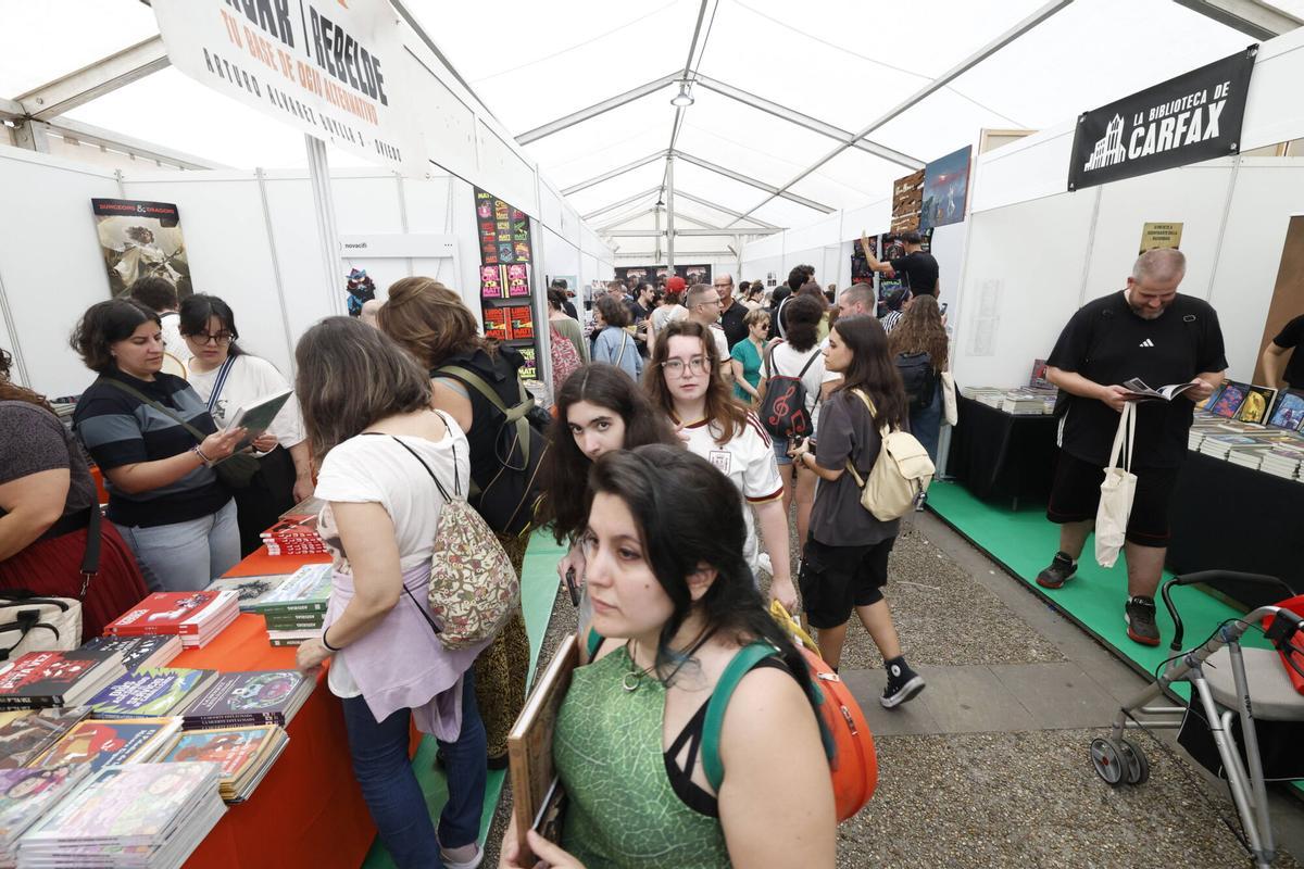 Celsius Avilés. Ambiente, colas y carpas