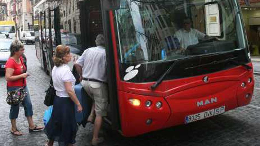 El Ayuntamiento prevé reducir costes con el autobús.