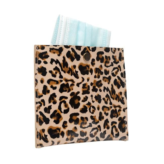 Funda para mascarilla de 'animal print', de Mona Moon