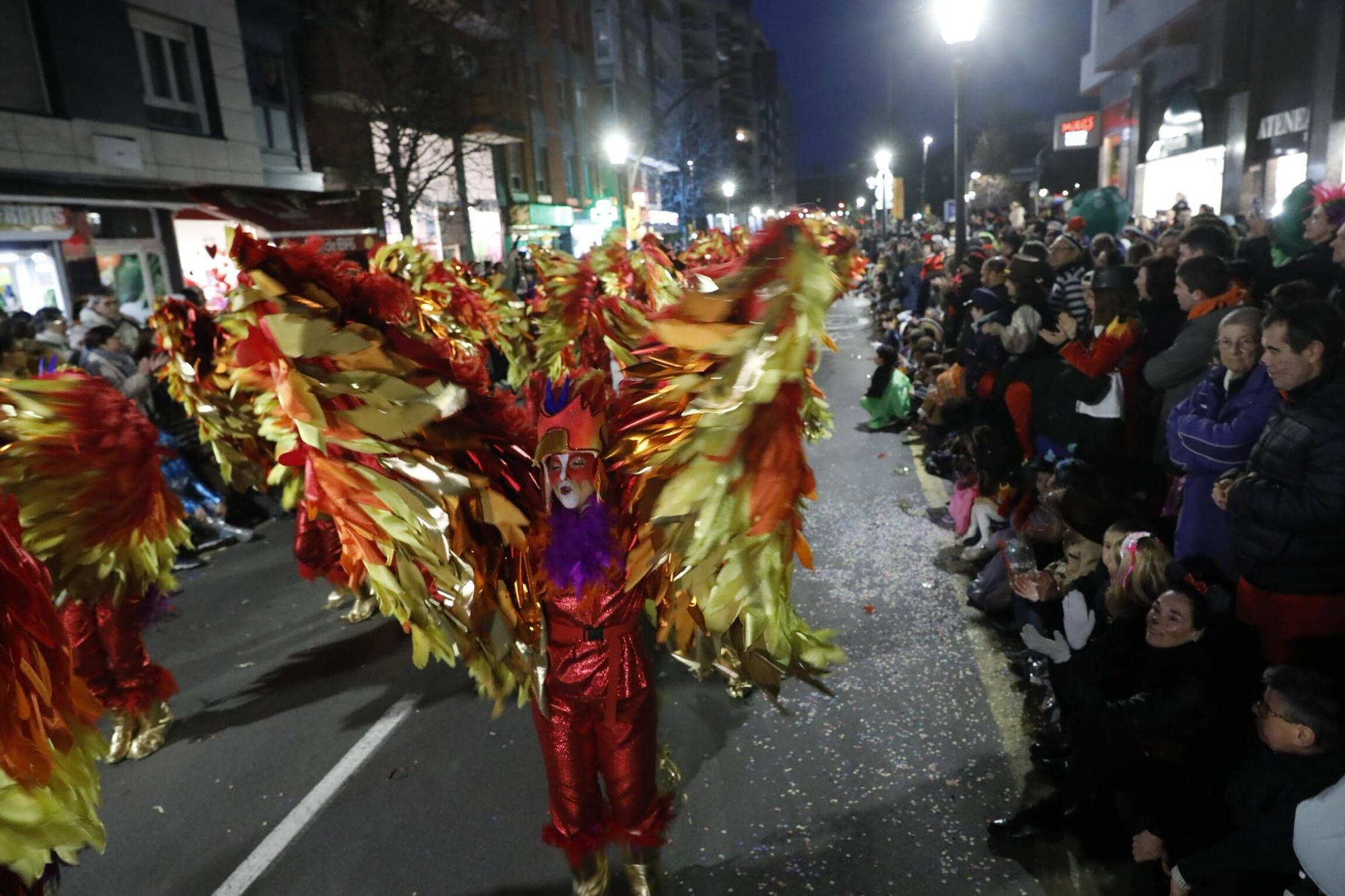 Así fue el multitudinario desfile del Antroxu de Gijón (en imágenes)