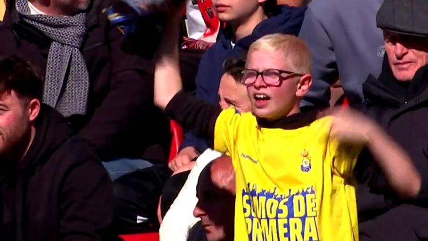 Carlos, un joven aficionado de la UD Las Palmas