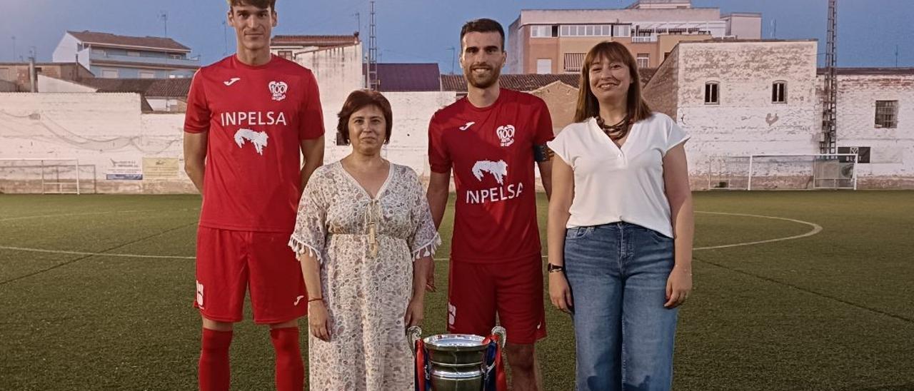 Entrega de trofeos en el torneo Llimoner de fútbol.