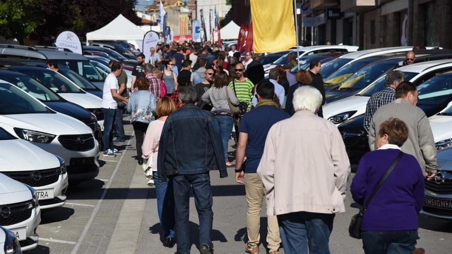 Gent visitant la Fira d&#039;Artés, l&#039;any passat