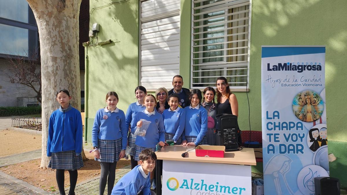 Alumnos del colegio La Milagrosa, en la asociación San Rafael de Alzhéimer y otras Demencias.