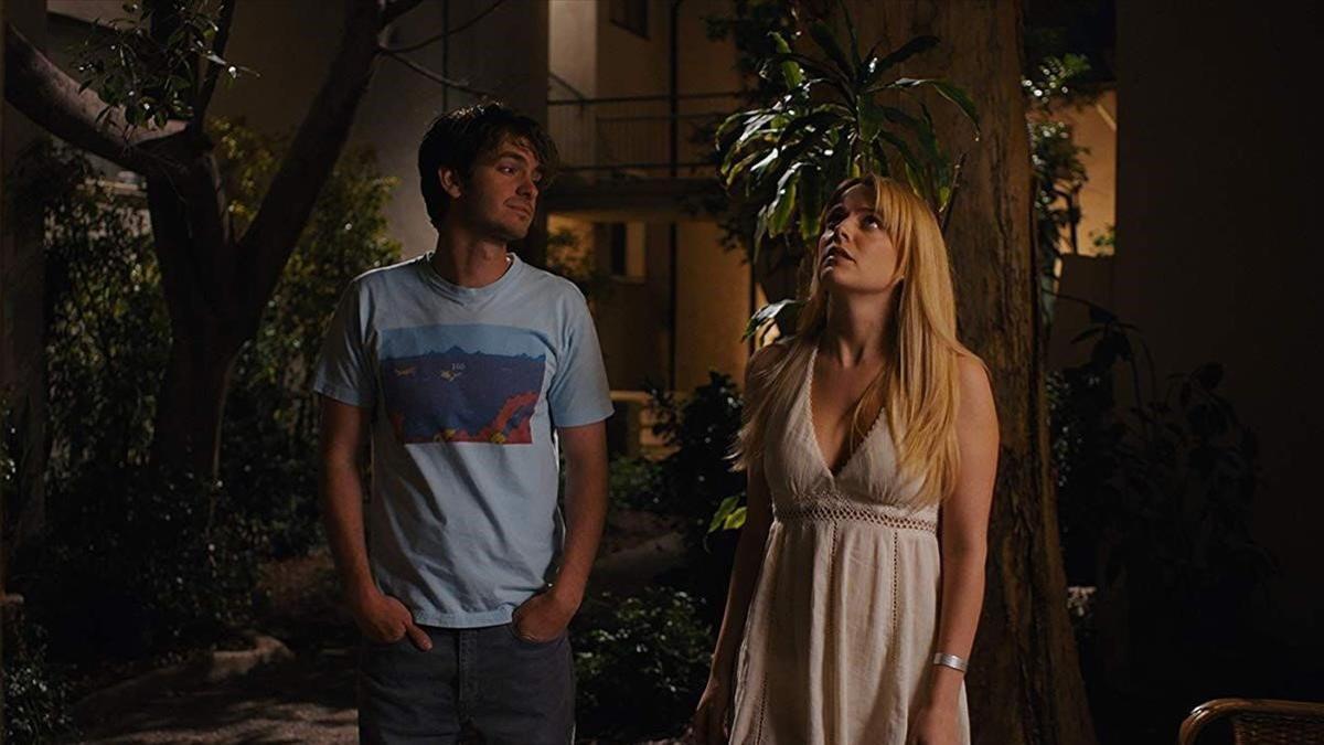 'Lo que esconde Silver Lake': Enigmas de triple fondo