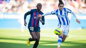 Oshoala y Ana Tejada durante el encuentro entre el Barça y la Real Sociedad