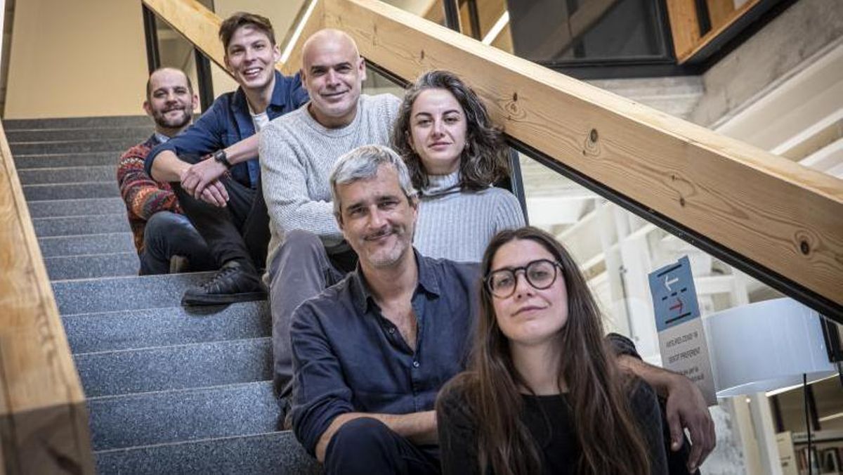 Joves de Barcelona somien (i autoconstrueixen) les cases que el sistema els nega Joves de Barcelona somien (i autoconstrueixen) les cases que el sistema els nega