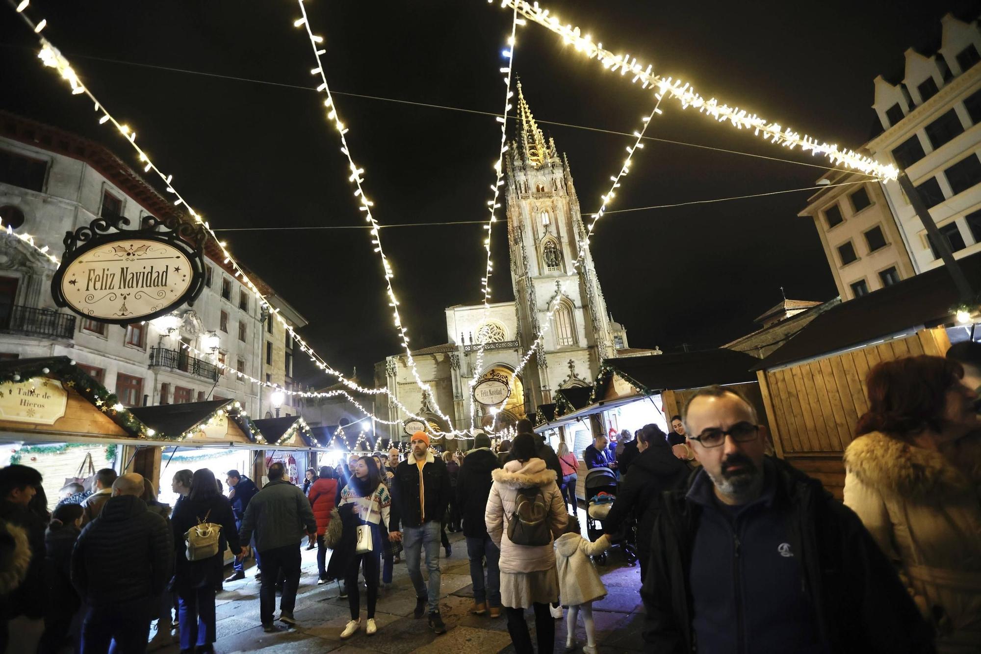 EN IMÁGENES: Asturias y sus visitantes "flipan" a más de 20 grados en Navidad: "Esto no es normal