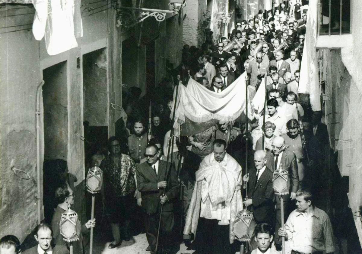 Corpus Chiquito por las calles de La Trinidad en la década de los 70