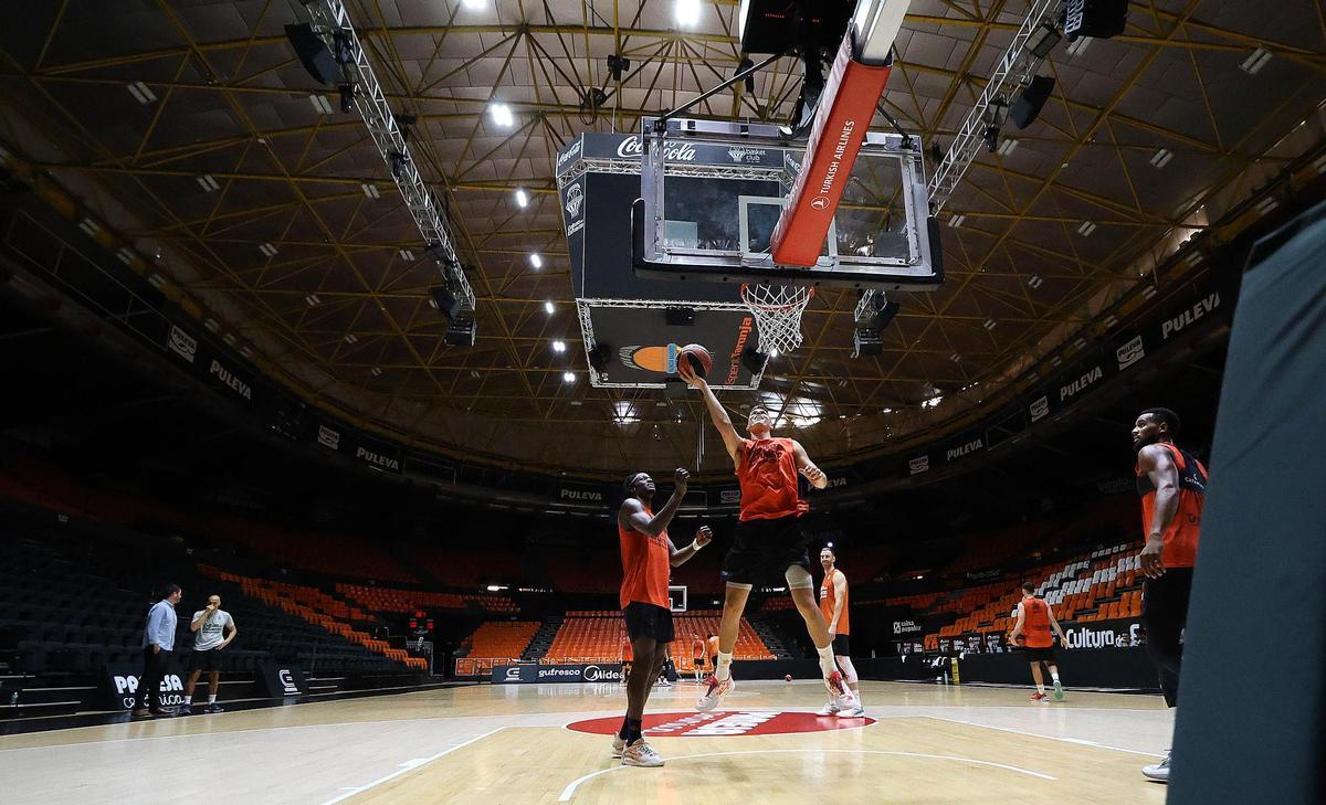 Entrenamiento del Valencia Basket previo al partido frente a Maccabi