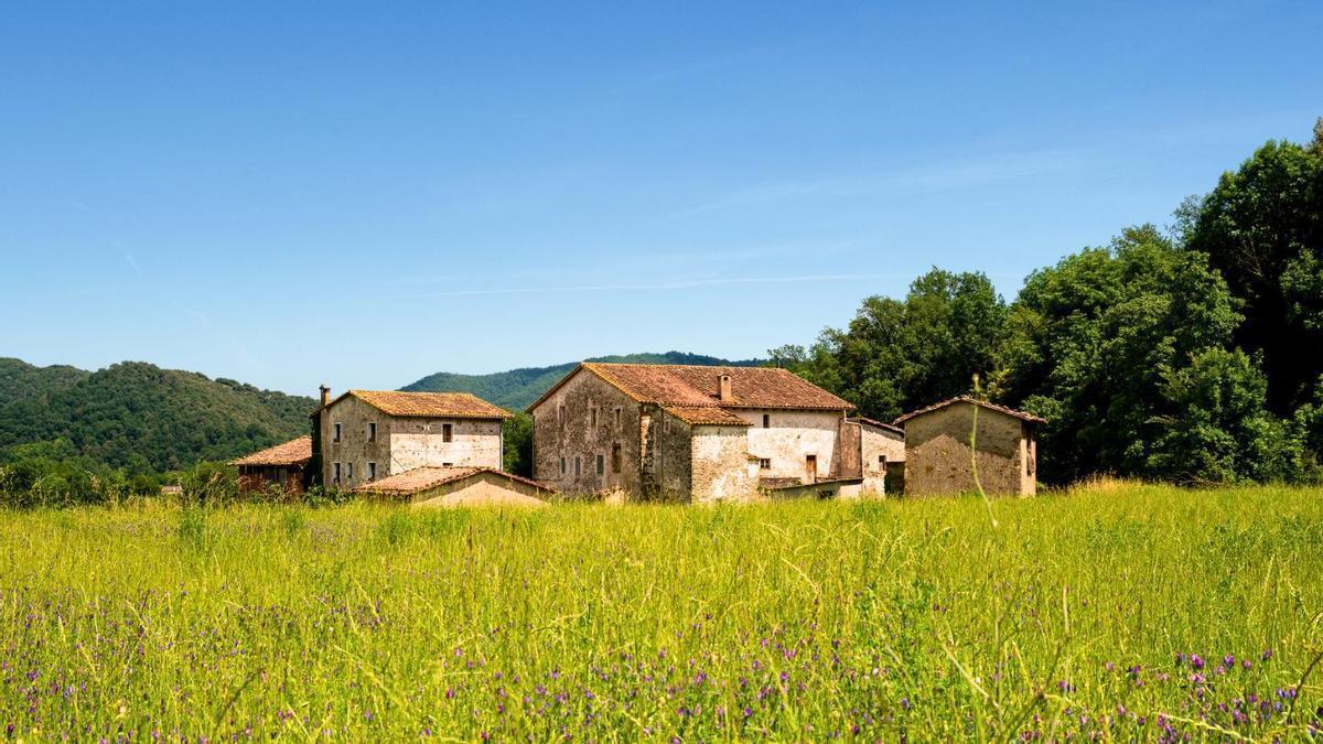 Casas abandonadas donde la soledad y la falta de servicios marcan el día a día de sus últimos habitantes