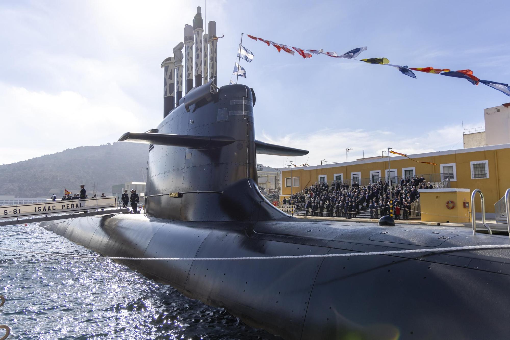 FOTOS: La Armada recibe el submarino S-81 de manos de Navantia