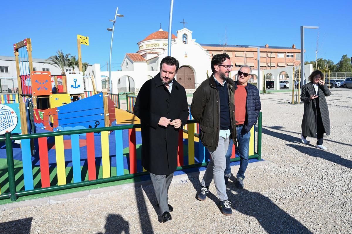 El alcalde y el edil de Espacios Públicos visitaron esta mañana el nuevo jardín que llevará el nombre del fundador de J'Hayber Rafael Bernabéu