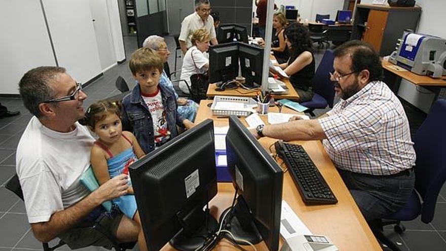 Aspecto que presentaba ayer por la mañana la nueva oficina para tramitar documentos de identidad.