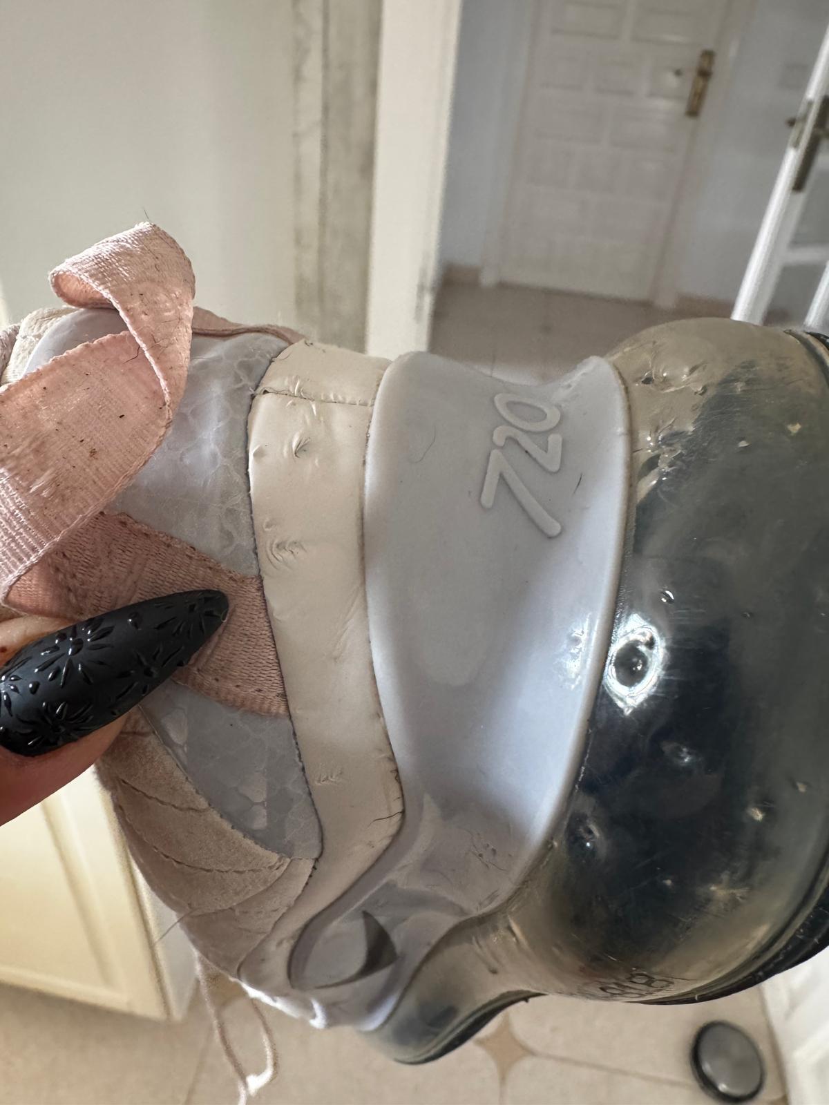 Sind nach dem Vorfall reif für die Tonne: Caro Robens' Nike-Air-Schuhe.