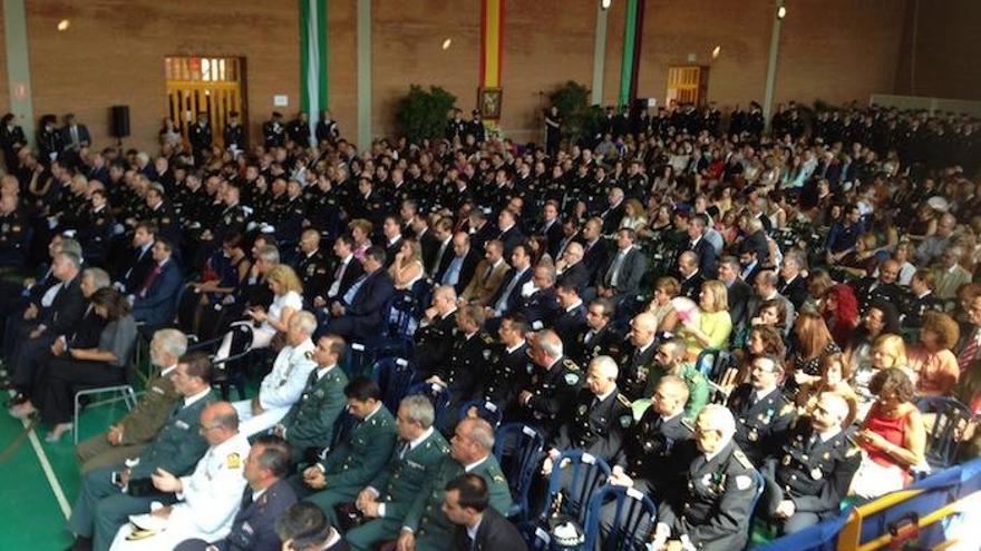 Vista general del auditorio durante la entrega de las medallas de la Policía.