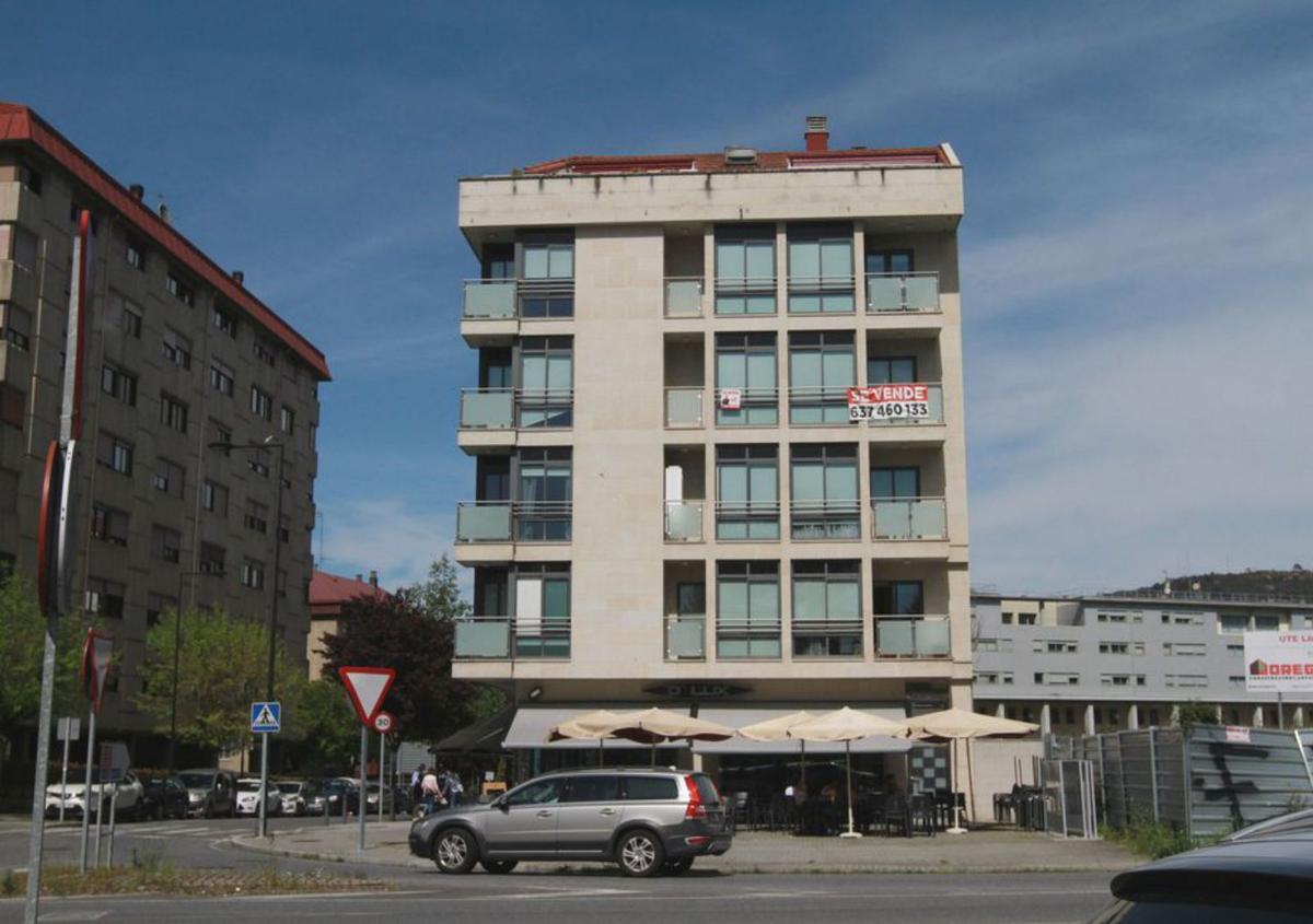 El “top” en precios, 2.300 euros al mes por una quinta planta en este edificio histórico de Vázquez Gulías en  calle Paseo.   | // IÑAKI OSORIO