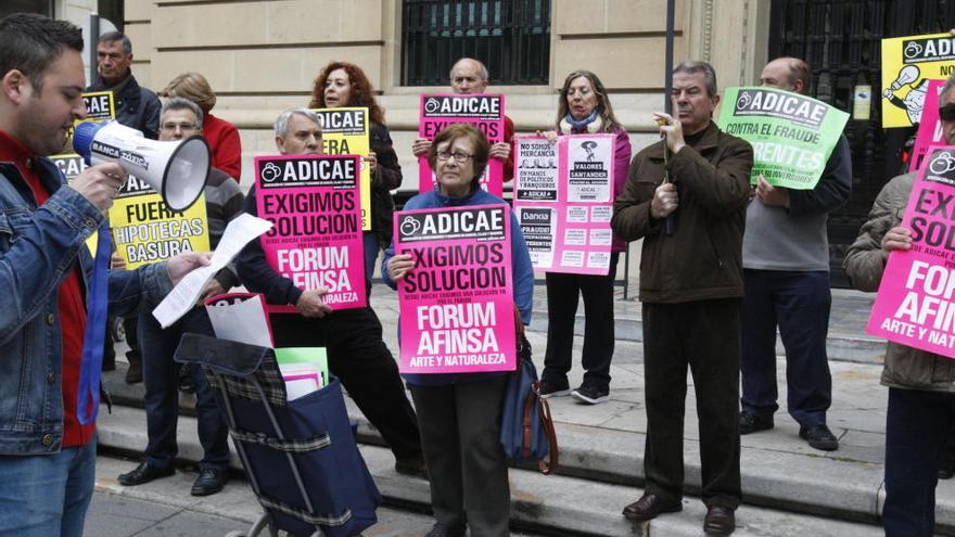 Los manifestantes protestaron en las proximidades del Banco de España.