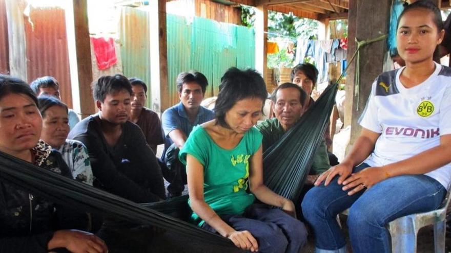 La &quot;mujer de la jungla&quot; de Camboya se reúne con su familia vietnamita