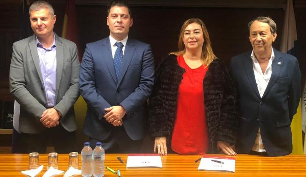 Firman un protocolo para obtener el duplicado de los permisos de conducir