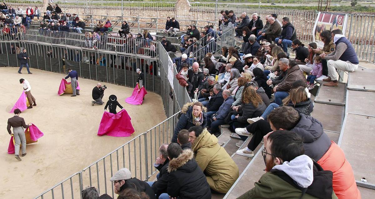 Imagen reciente de un espectáculo taurino en la plaza de toros portátil de Puçol.