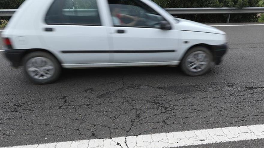 Fomento prevé realizar una mejora «urgente» del firme de la autovía A-4