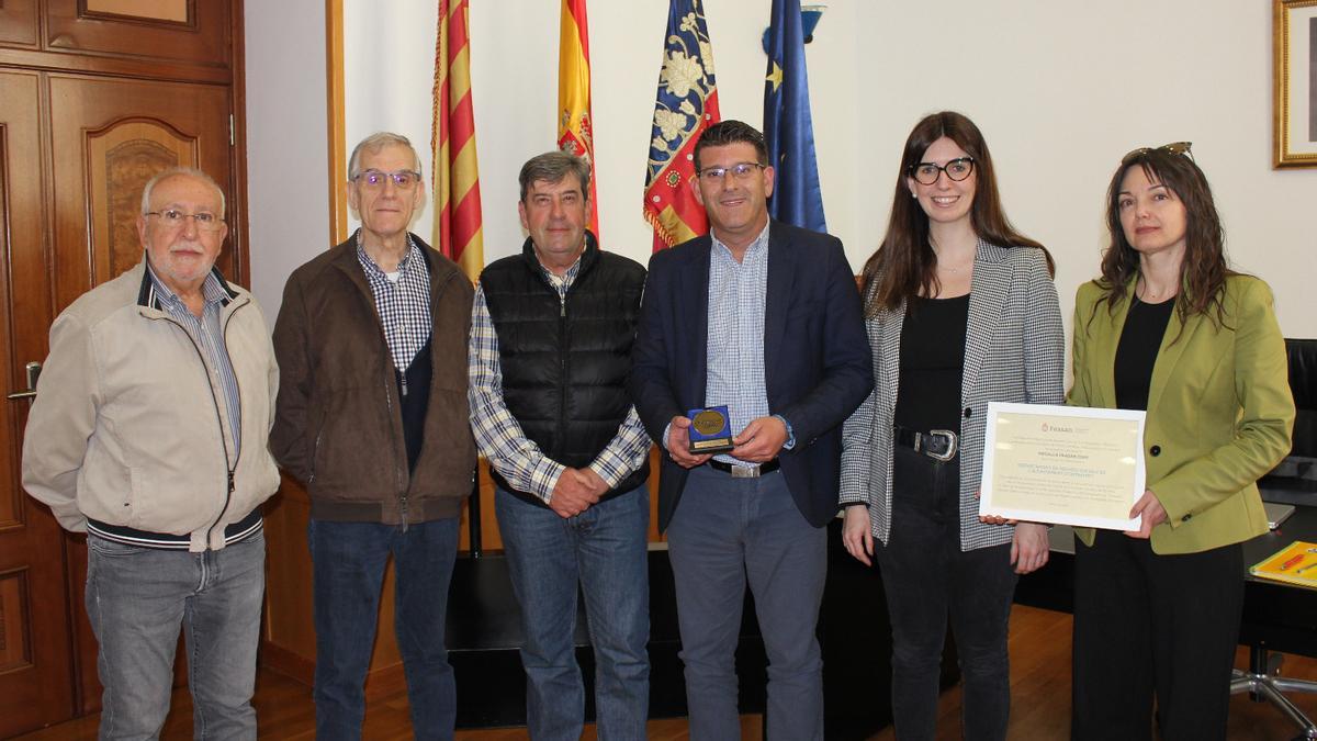 Entrega del reconocimiento al Ayuntamiento de Ontinyent.