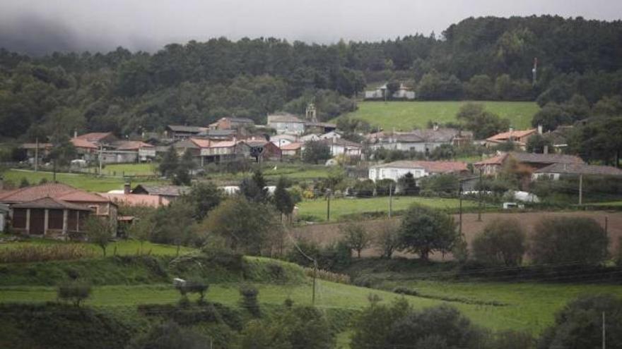 Vista de algunos núcleos de viviendas de la parroquia de Parada.  // Bernabé/Gutier