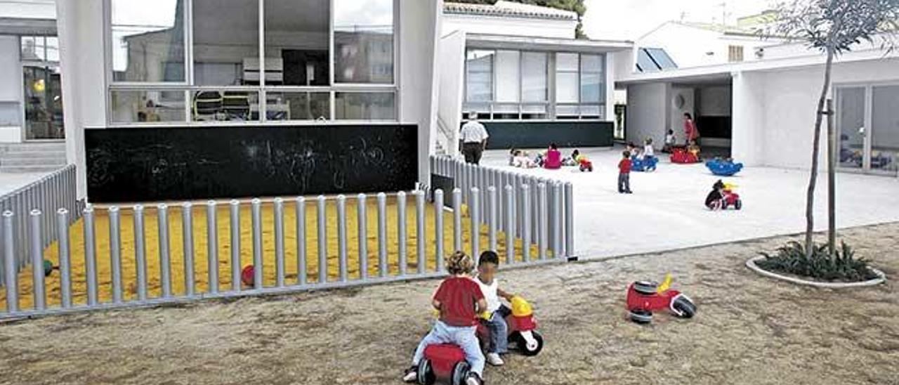 Niños jugando en una ´escoleta´ municipal de Mallorca.