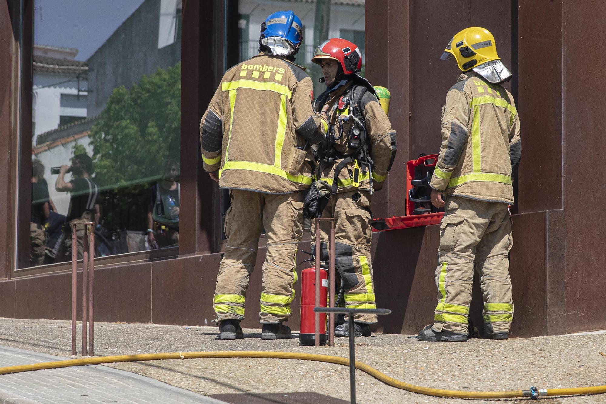 Desallotgen un bloc de pisos a Vidreres per un incendi en la instal·lació elèctrica