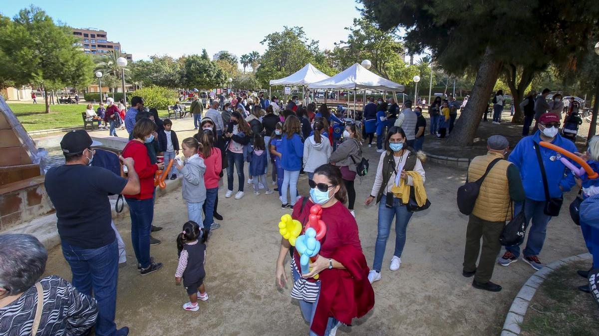 Participantes en la jornada de actividades organizada por el Día del Foguerer Infantil.