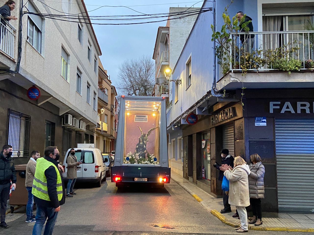 El "Beatamóvil" recorre las calles de Benigànim