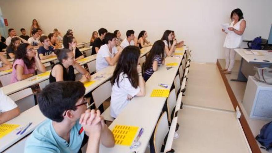 Uns estudiants durant les proves de selectivitat del passat mes de juny.