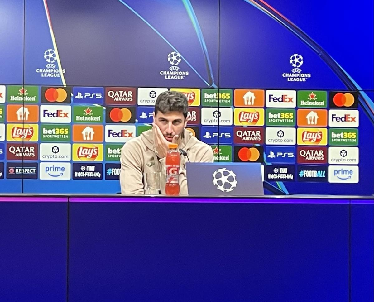 Santi Comesaña, mediocentro del Villarreal CF, en el Signal Iduna Park.