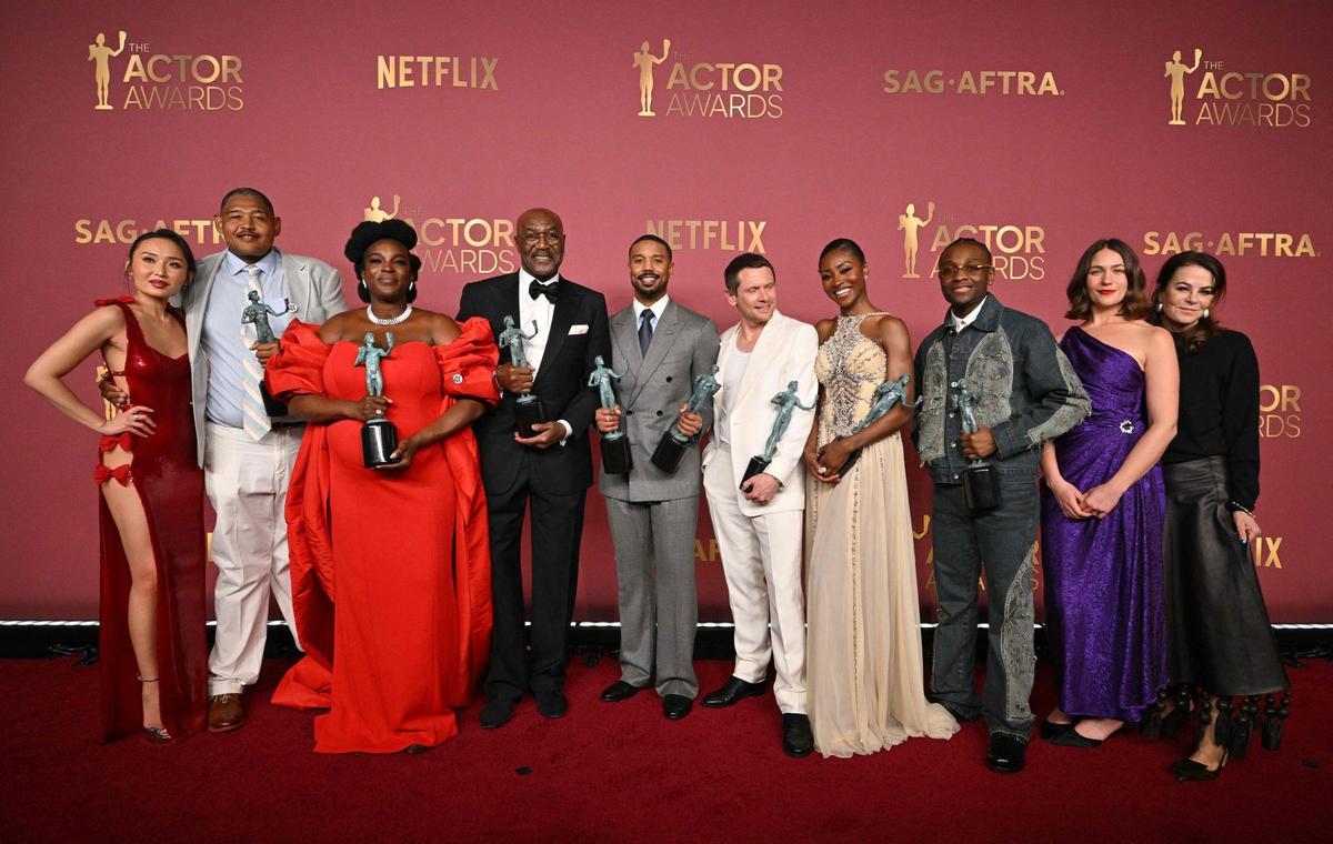 El elenco de la película “Sinners”- Los Pescadores- , junto a la directora de casting, el 1 de marzo de 2026, durante la 32ª edición anual de los Actor Awards en el Shrine Auditorium de Los Ángeles.