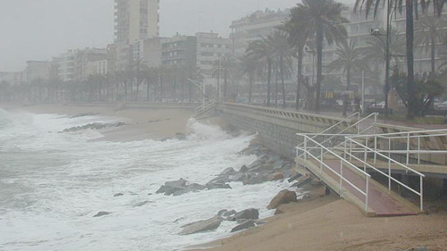 Un dels temporals que ha castigat Lloret els darrers anys, foto d&#039;arxiu.