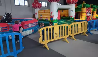 Castillos hinchables, el preludio de la Cabalgata en Moraleja
