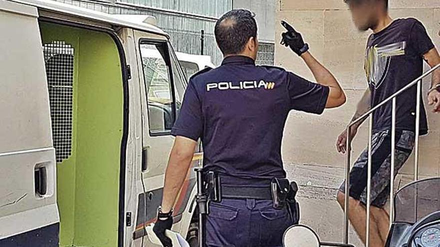 El arrestado por la oleada de robos en taxis.