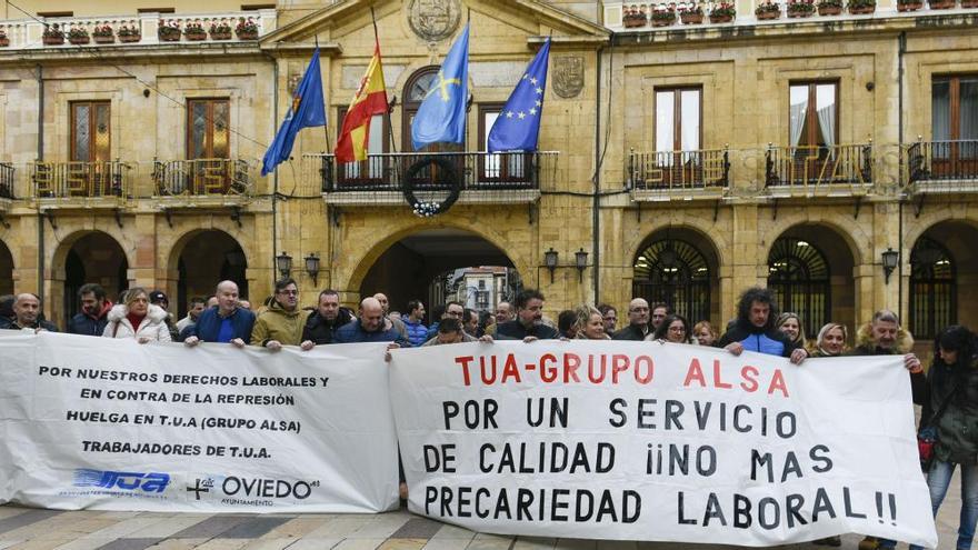 Trabajadores y Ayuntamiento confían en que la huelga de autobuses sea desconvocada el miércoles
