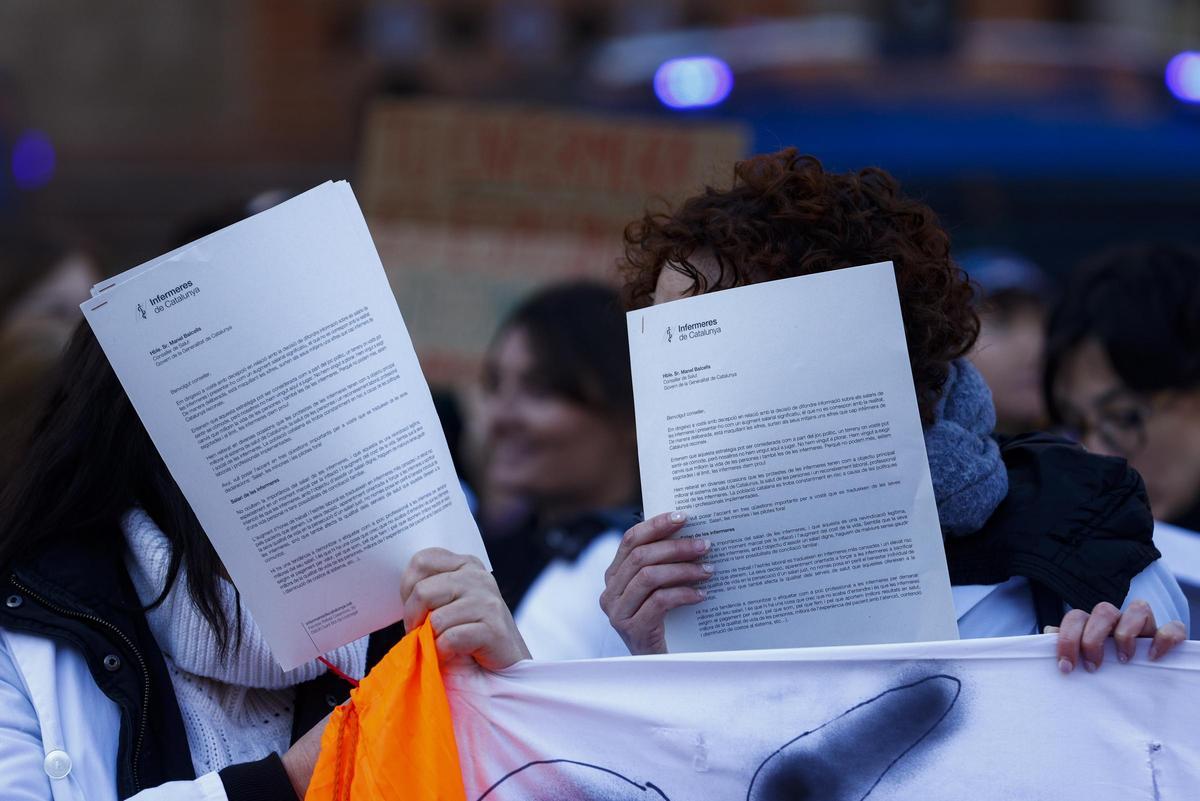 Continúa la concentración de Infermeres de Catalunya para reclamar mejoras laborales