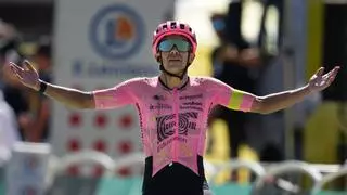 Clasificaciones de la etapa 17 y general del Tour Francia tras la victoria de Carapaz